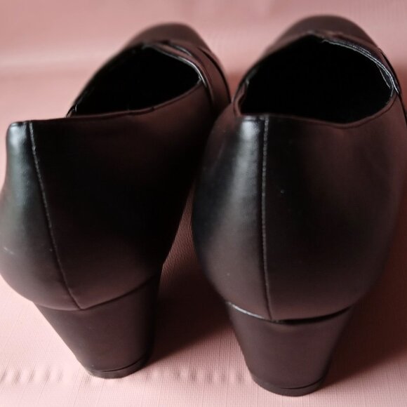 Comfort-Well New Black Dress Pumps by Beacon Size 8.5 Wide. - Picture 2 of 5